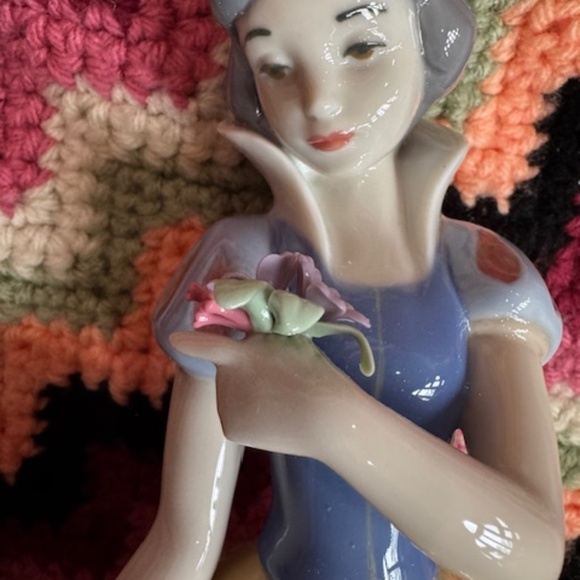 Lladro NAO Snow White Disney Princess Sculpture Figurine - Picture 4 of 16